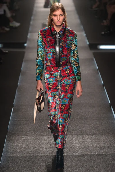 Look 38
